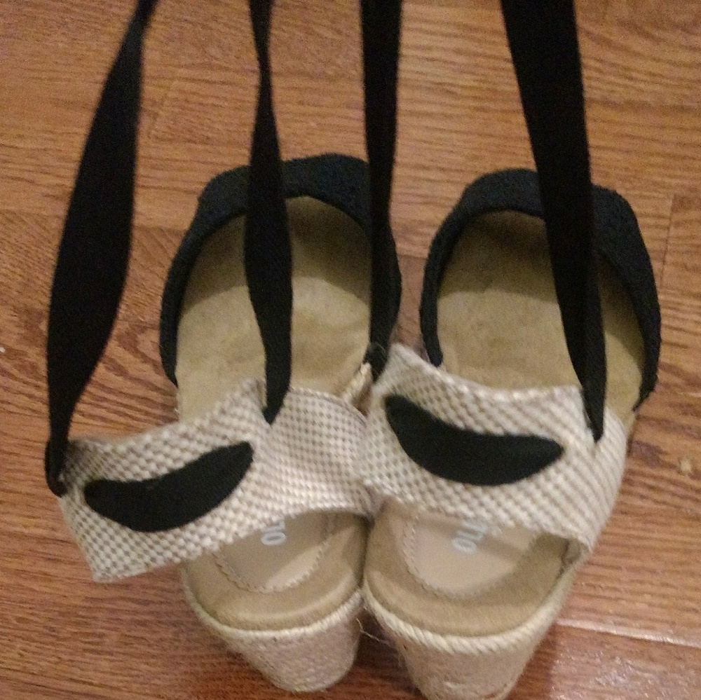 Old Navy wedge with lace up ankle